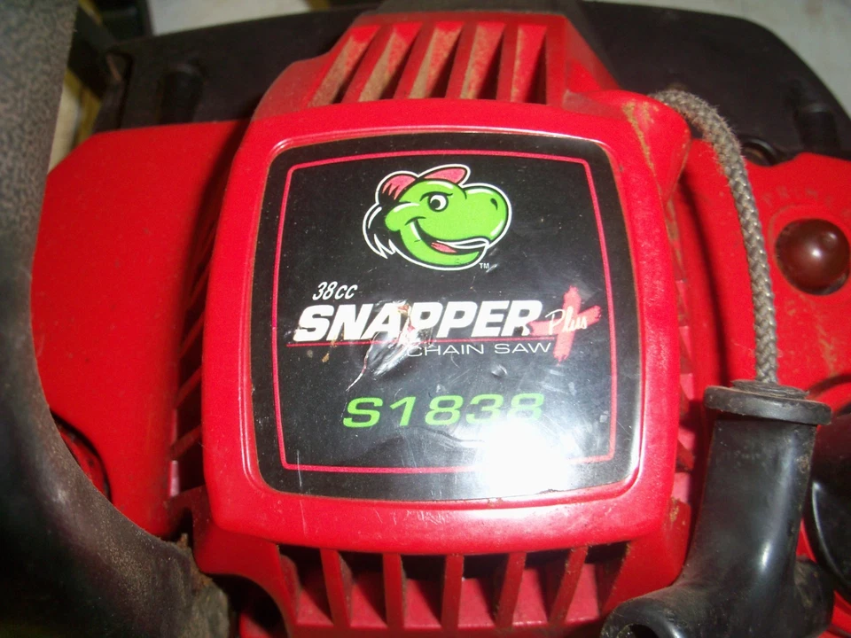 Sierra de cadena Snapper S1838 38cc vintage, barra de 18" (sierra para piezas) Foto 4 de 4