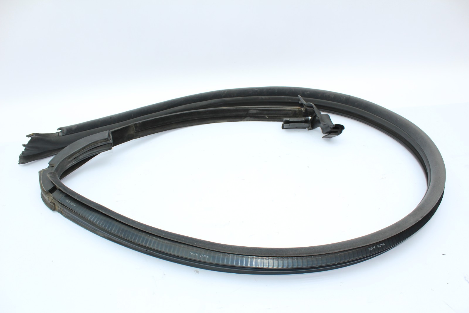 2003-2010 Bentley Continental Right Upper Door Weatherstrip Seal OEM 3W8867368L