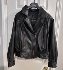 Wilsons Leather Black Biker Jacket Size Large Zipper  Pockets