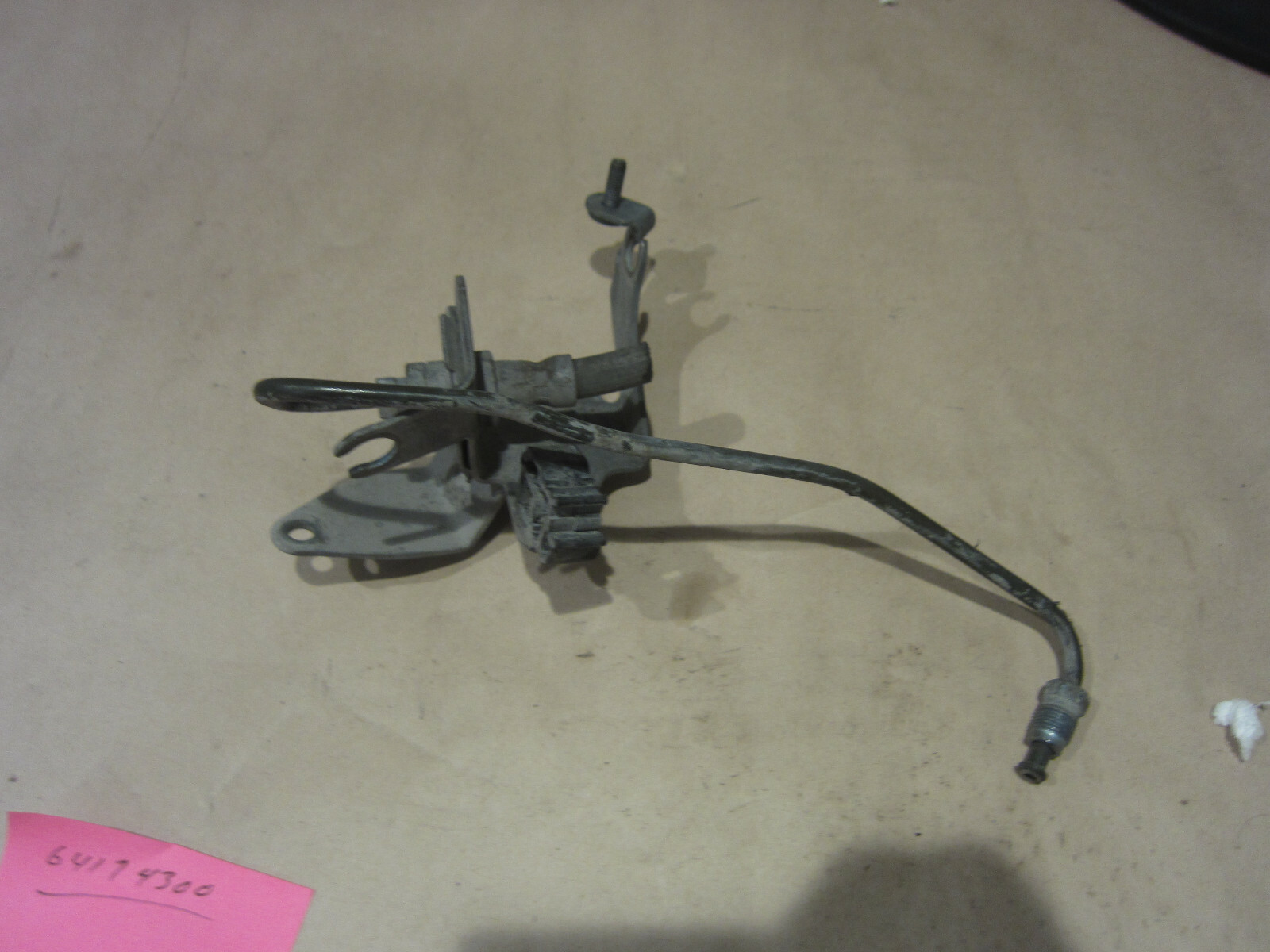 Ferrari  California - RH Front Brake Pipe And Bracket - P/N  251085 - 252372