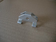 JAGUAR DAIMLER E-TYPE MK2 & DAIMLER 250 V8 BRAKE PAD RETAINING PLATE 7719 X 1