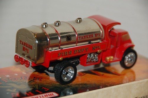 Matchbox YFE11 MODELS OF YESTERYEAR 1923 Mack AC Water Tanker - Picture 2 of 5