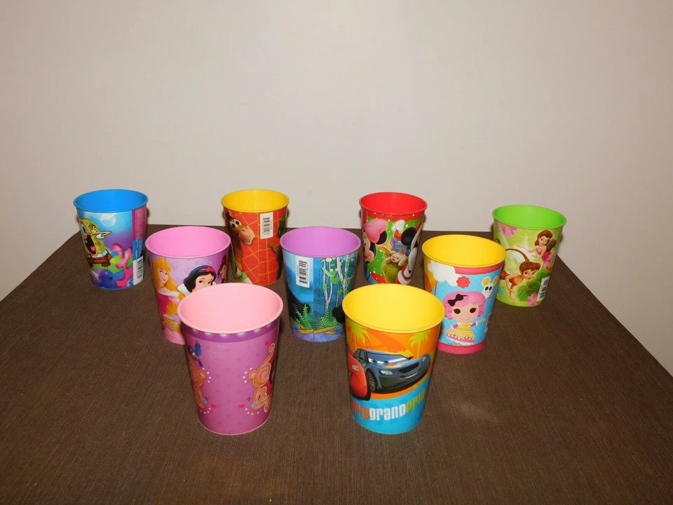 FIESTA INFANTIL 9 DISNEY SELLO 4 1/2" ALTO PLÁSTICO FIESTA VASOS NUEVOS Foto 2 de 4