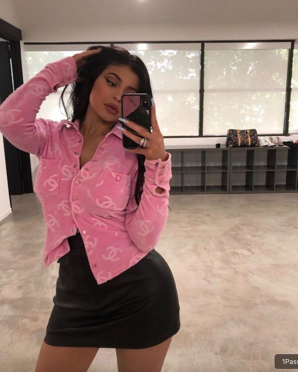 Iconic Chanel Vintage S/S 1996 Pink Velour CC Logo Button