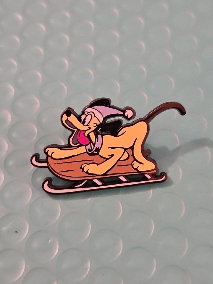 Disney Pin #169758 Loungefly Pluto Sledding Winter Wonderland Snow Day blind box