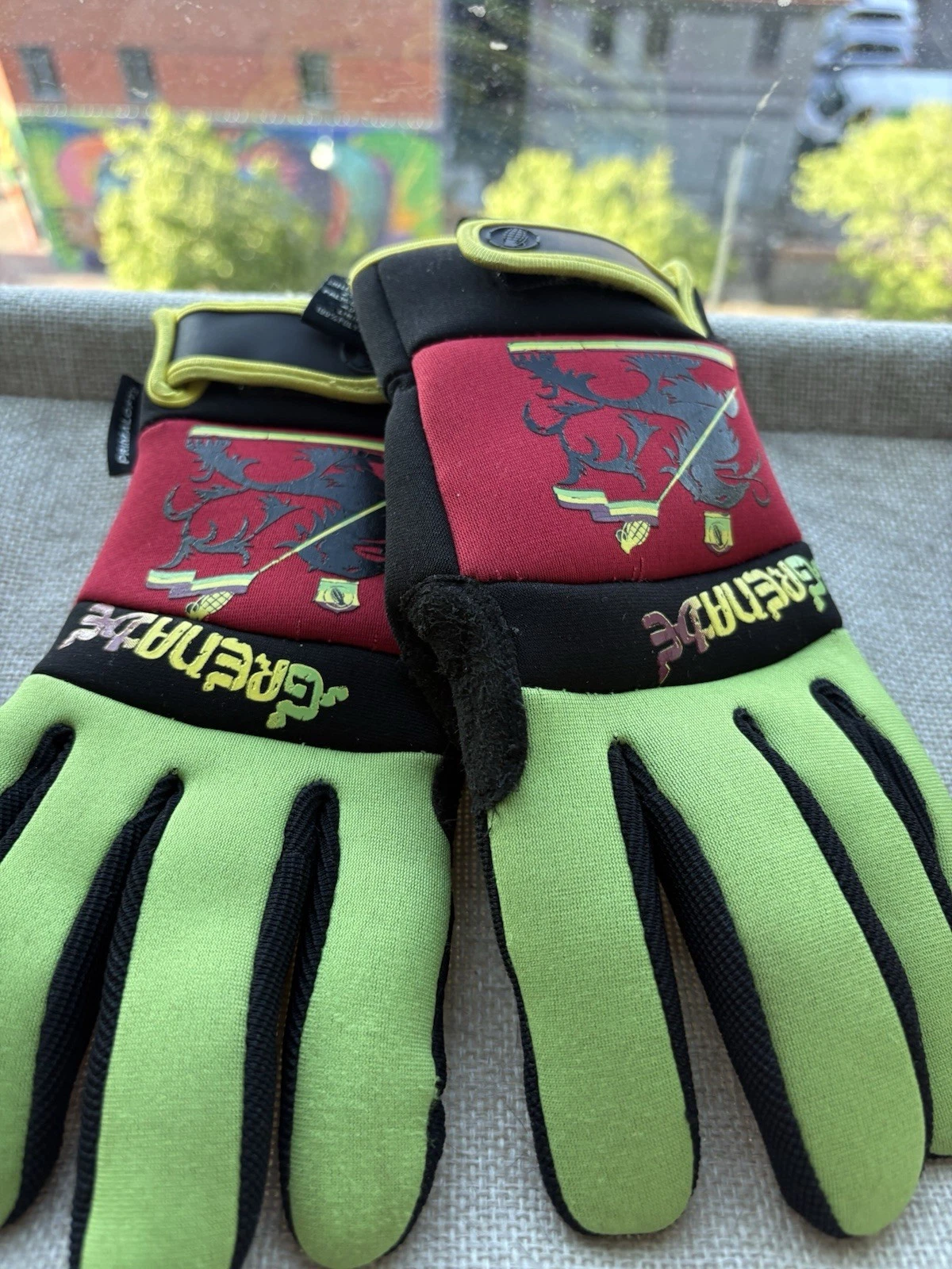 Grenade Primaloft Insulated Winter Gloves SM Green Red Black Graphic Print