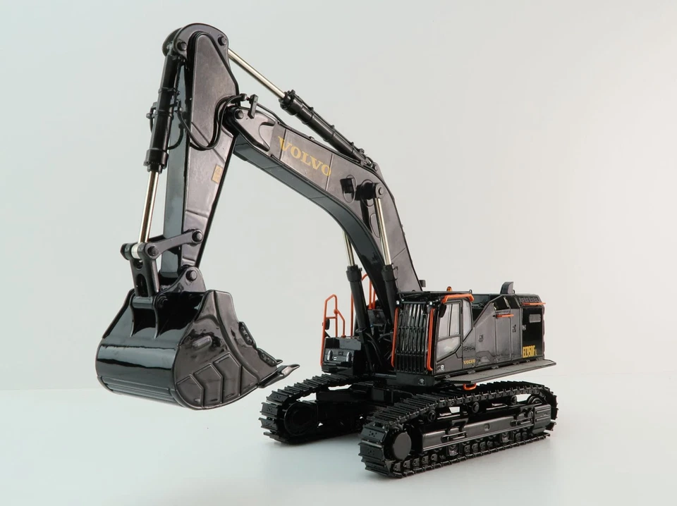 WSI 64-2013 Large Volvo EC 950 F Tracked Excavator Limited Black Edition - 1:50 - Image 4 of 4