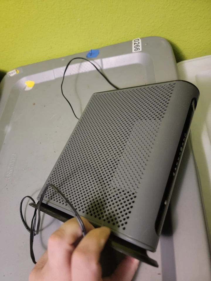 Motorola Cable Plus Router Model: Mg7315 8x4 Docsis Wifi  - Image 2 of 4