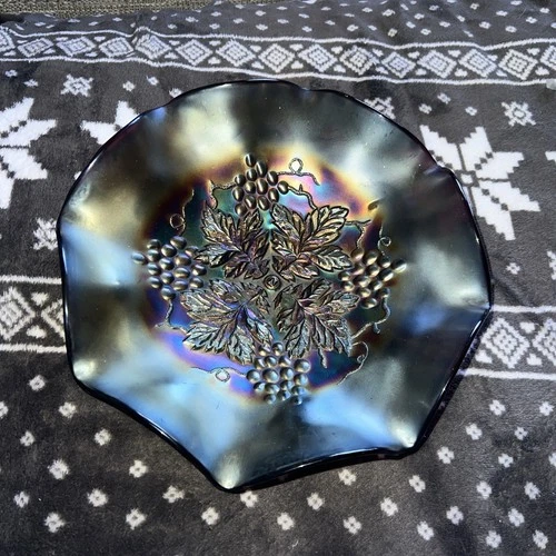 Nice Green Northwood Carnival Glass Grape Leaves Bowl Blossom & Palms Exterior