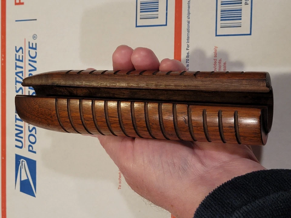 Winchester Modelo 42 Guardabarros de Fábrica, 14 Ranuras, Hermoso y Original  Foto 2 de 4