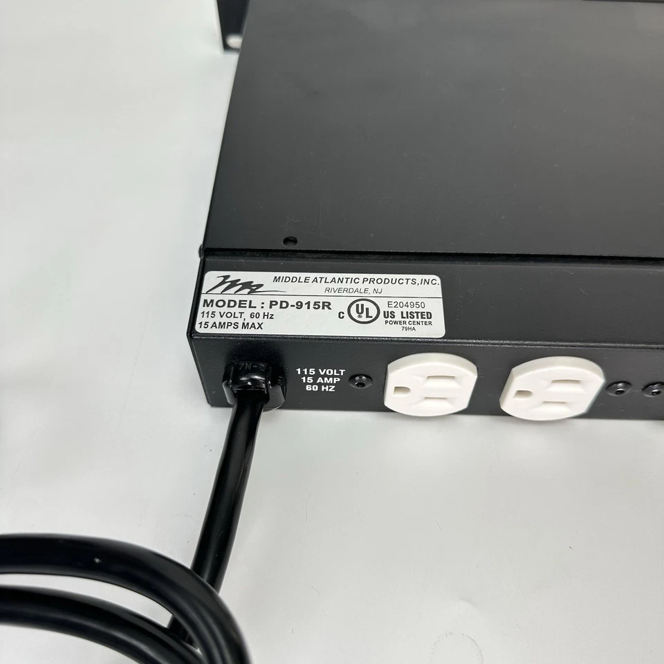 Tira de alimentación de montaje en rack Middle Atlantic PD-915R 9 salidas 15A PDU - Usada Foto 4 de 4