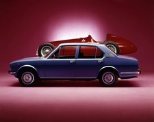 ALFA ROMEO ALFETTA anno 1972 poster auto classiche 100x70 cm Nostalgia