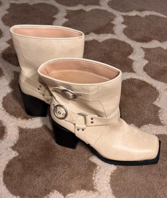 Schöne  Leder  Stiefelletten  Gr 42  Farbe Beige Marke Public Desire !