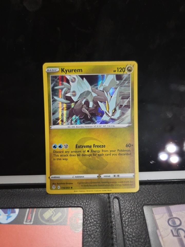 Kyurem 116/203 - Evolving Skies Pokemon Holo Foil Rare Nice!