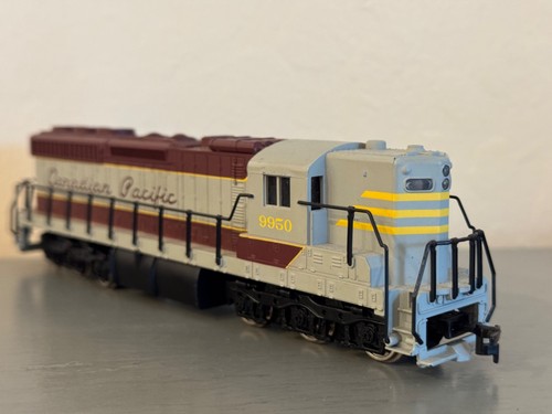 Locomotora diésel Mehano escala HO Canadian Pacific SD24 #9950 | Zustand: Used