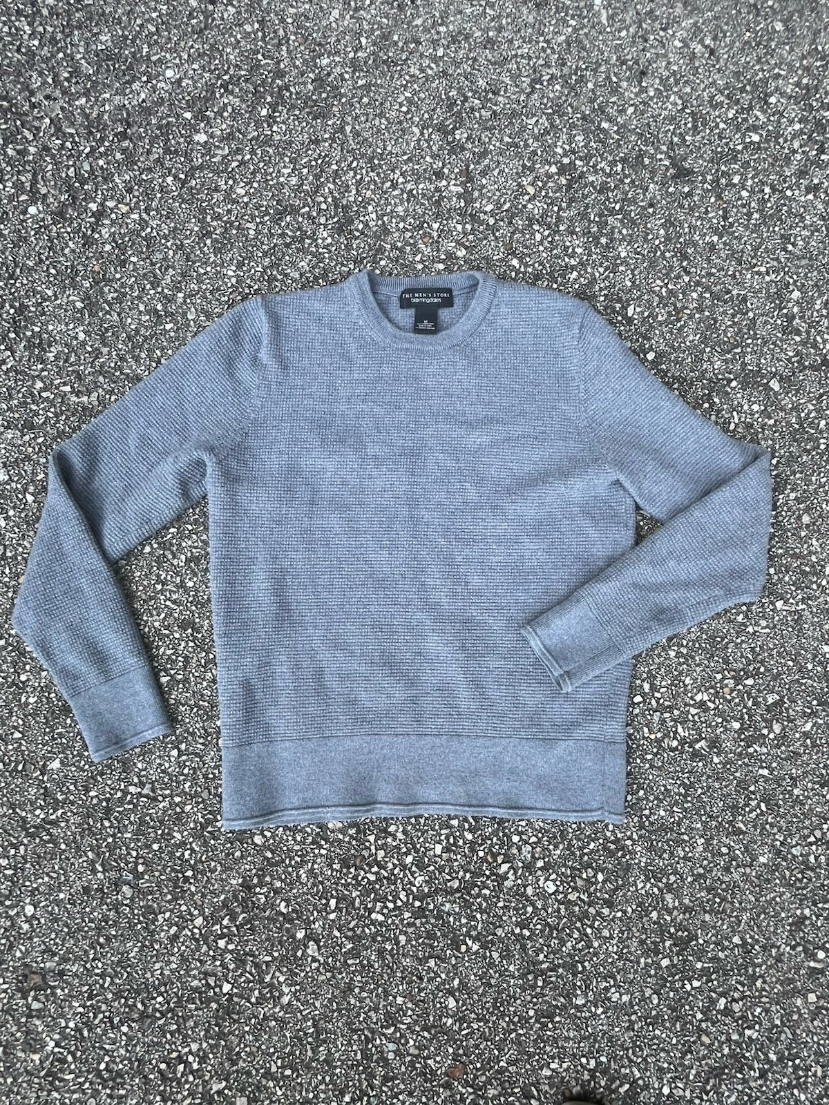 Bloomingdale’s The Men’s Store Merino Wool Sweater Size Medium FITTED **measure