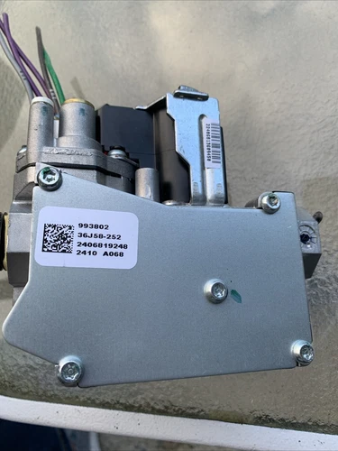 White Rodgers 36J58-252 Furnace Gas Valve 24V, New Take Out, York 993802