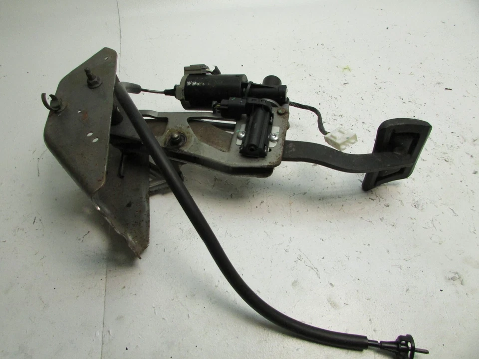 Adjustable Brake Pedal Pump COMMANDER 2006-2010 Jeep Floor Mount Bracket OEM - Imagem 4 de 4