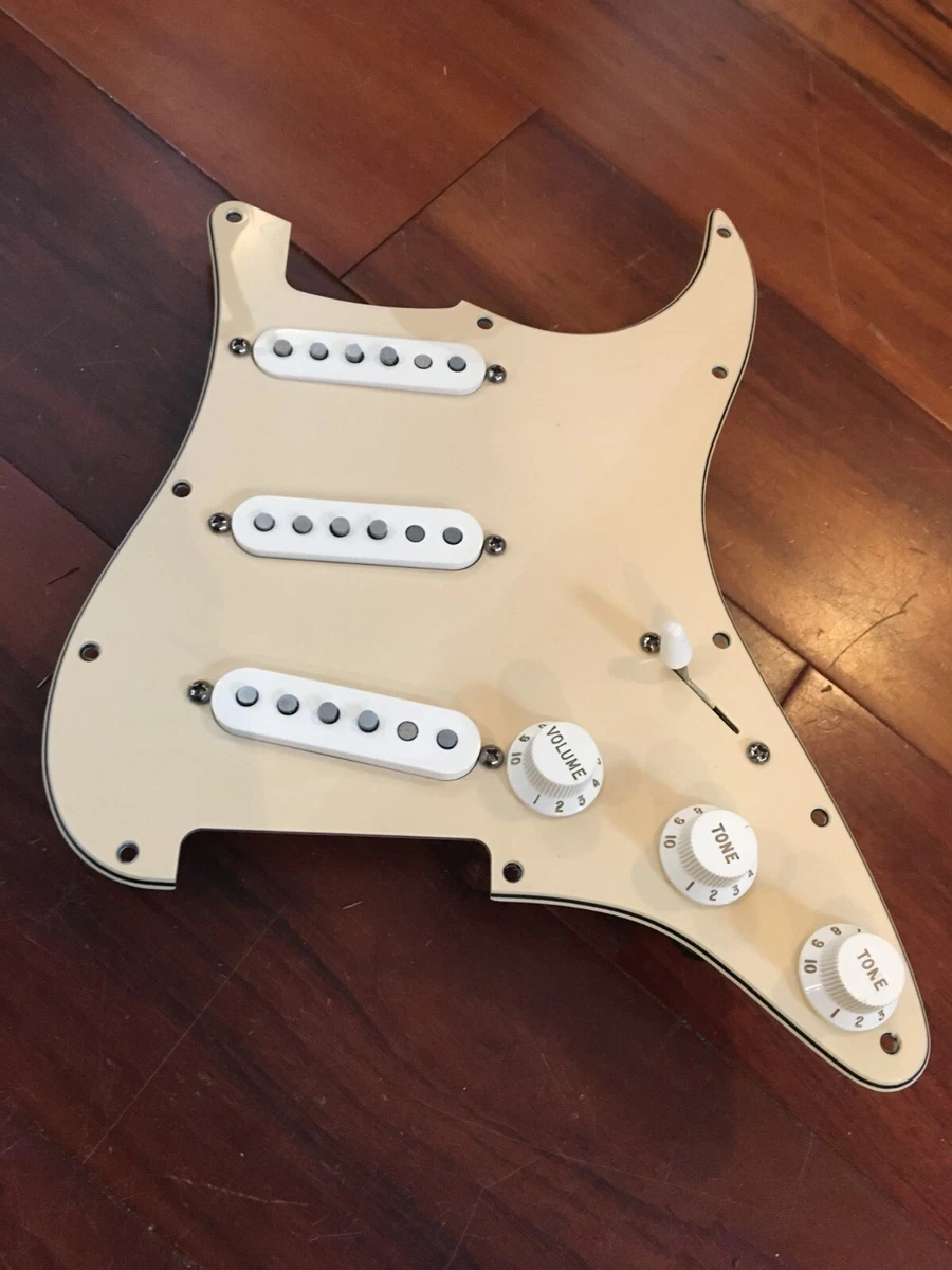Fender Tex Mex Strat Hot Alnico Pickups Aged White Stratocaster