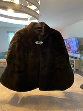 Women's Faux Fur Cape and Wraps Bridal Fur Stole Wedding Shawls with Brooch