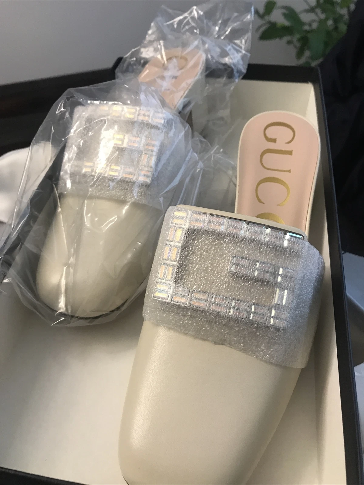 Neuf avec étiquettes Gucci Chaussures Femme Cuir Malaga Enfant Avec Logo G Vintage Blanc Taille 36