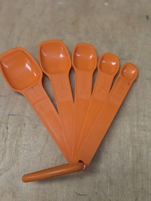 Vintage Tupperware Measuring Spoons Orange Set of 5 + Ring 1 TSP - 1/8 TSP