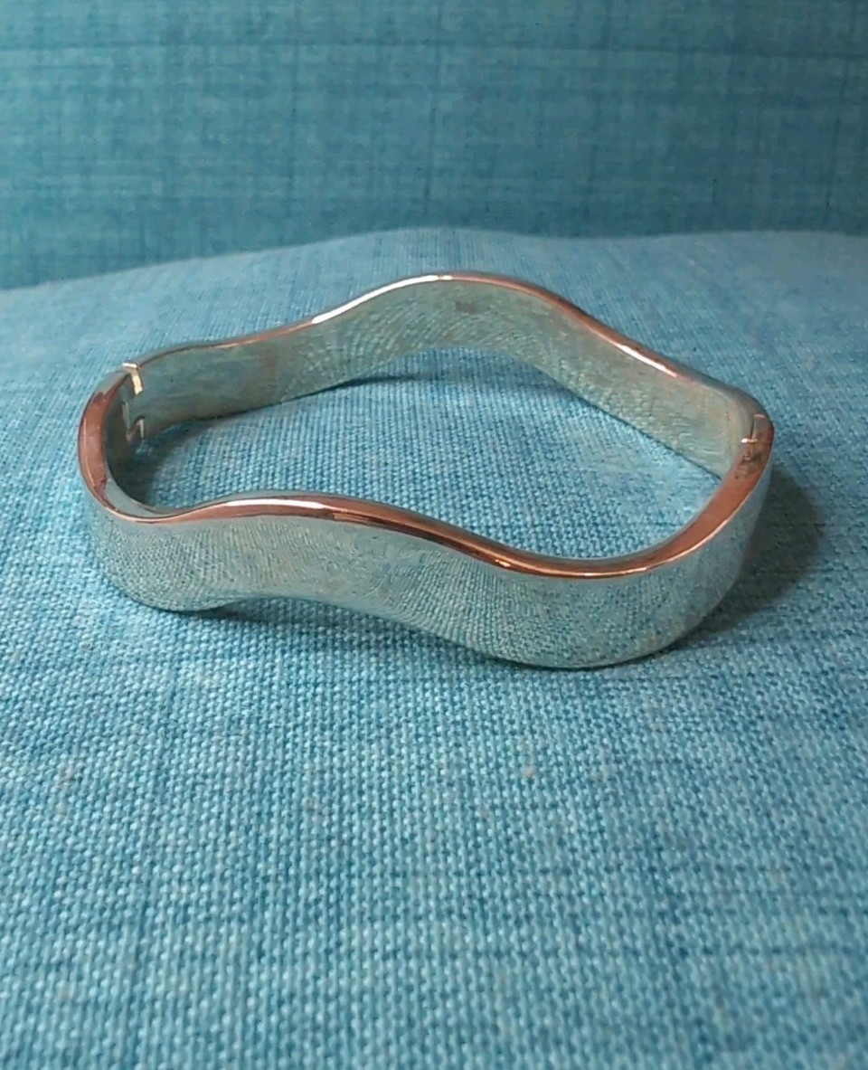 Beautiful and Solid Sterling Silver 925 Wave Hing… - image 1