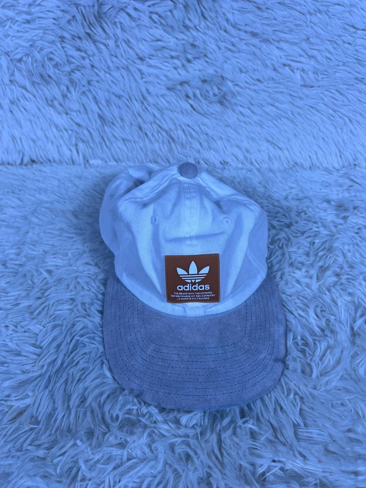 Adidas Sombrero Gorra Correa Trasera Blanco Gris Trifolio Cuero Parche Originales Sarga Para Hombres Foto 3 de 4