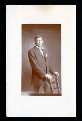 SOLIO RPPC - WELL-DRESSED MAN - DIVIDED BACK - EARLY 1900'S - UNPOSTED