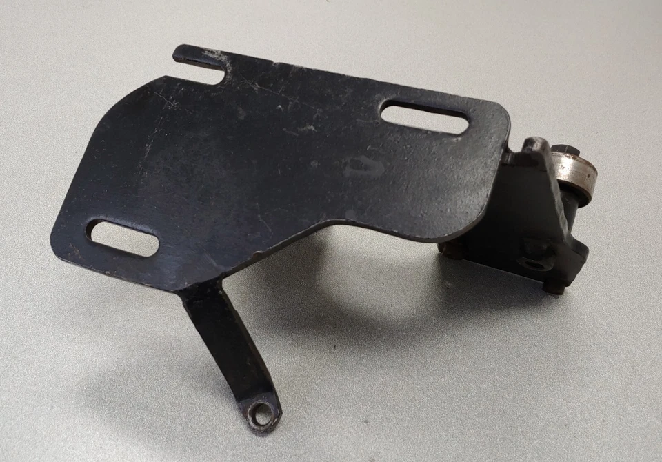 BONITO USADO ORIGINAL PORSCHE 911 AIRE ACONDICIONADO COMPRESOR BASE MONTAJE 1965-68 Foto 3 de 4