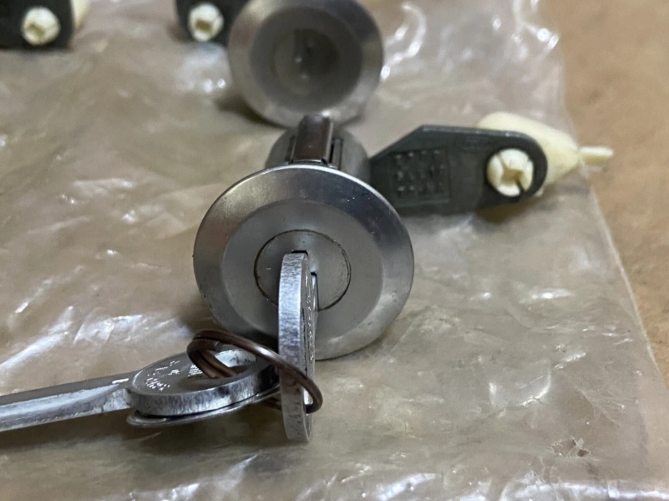 Ford FRONT, REAR & SLIDING SIDE Door Lock Cylinder Kit - 1981-1991 E150 E250 NOS - Image 4 of 4