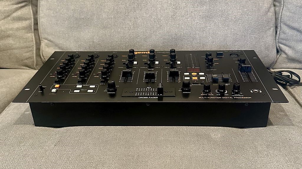 Gemini KM-707 Preamp Mic DJ Mixer Multi Function Digital Processor