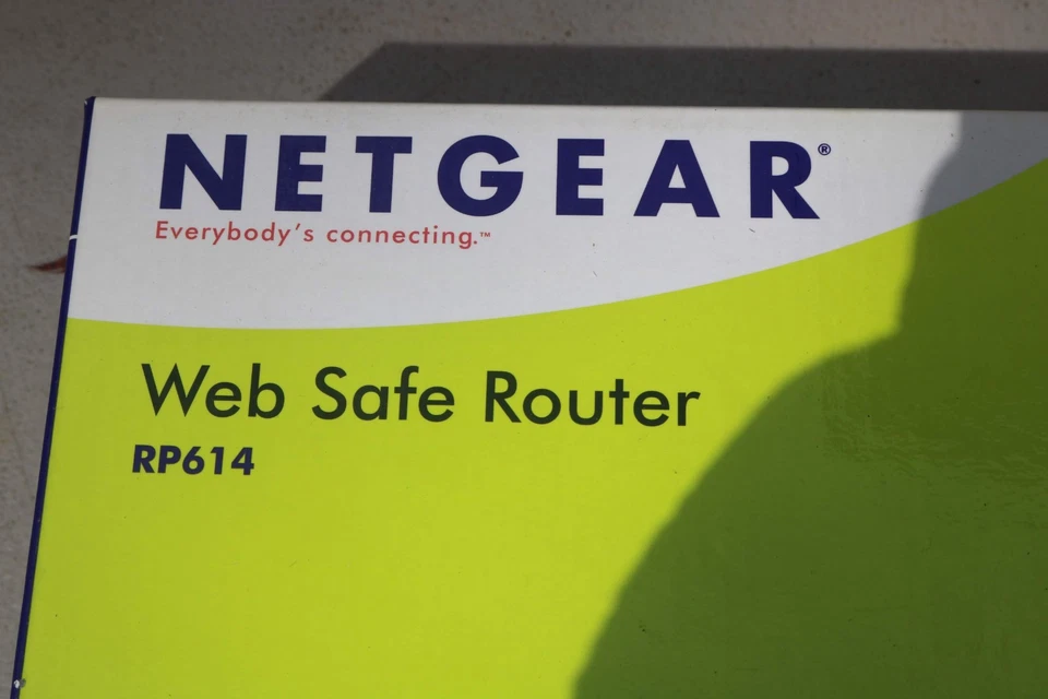 NETGEAR Model RP614 Web Safe Router with 4-Port 10/100 Mbps Switch - Image 3 of 4