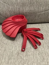 Brand new Tupperware Measuring Cups and Spoons Set Measuring Mates