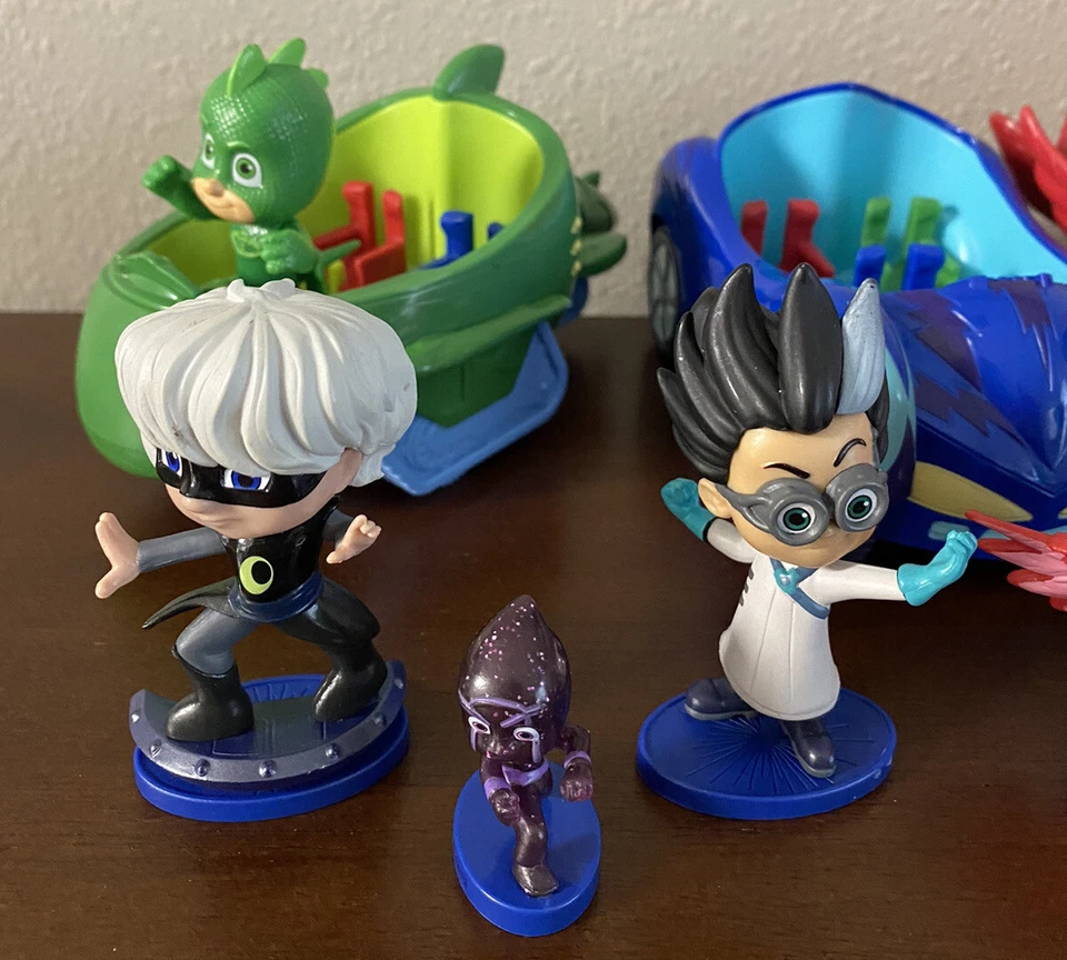 Lote de Máscaras PJ Juguetes 8 Figuras de Acción y 3 Vehículos Vendidos Como Lote, Usados Foto 4 de 4