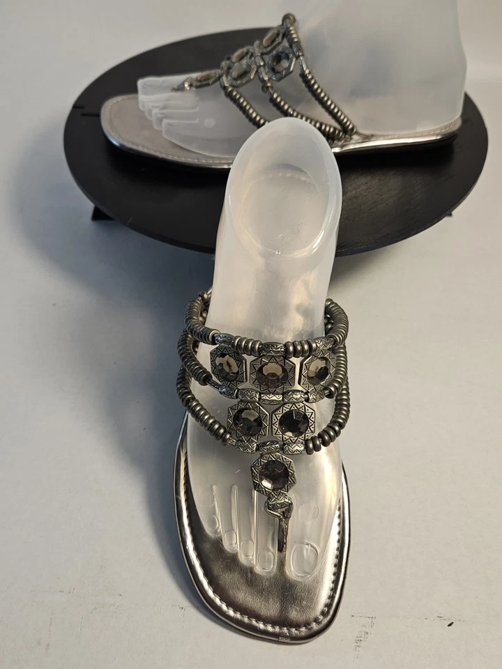 Jessica Simpson Womens Rhinestone/Metal Beaded Flip Flop Sandals Sz 7B - Image 2 of 4