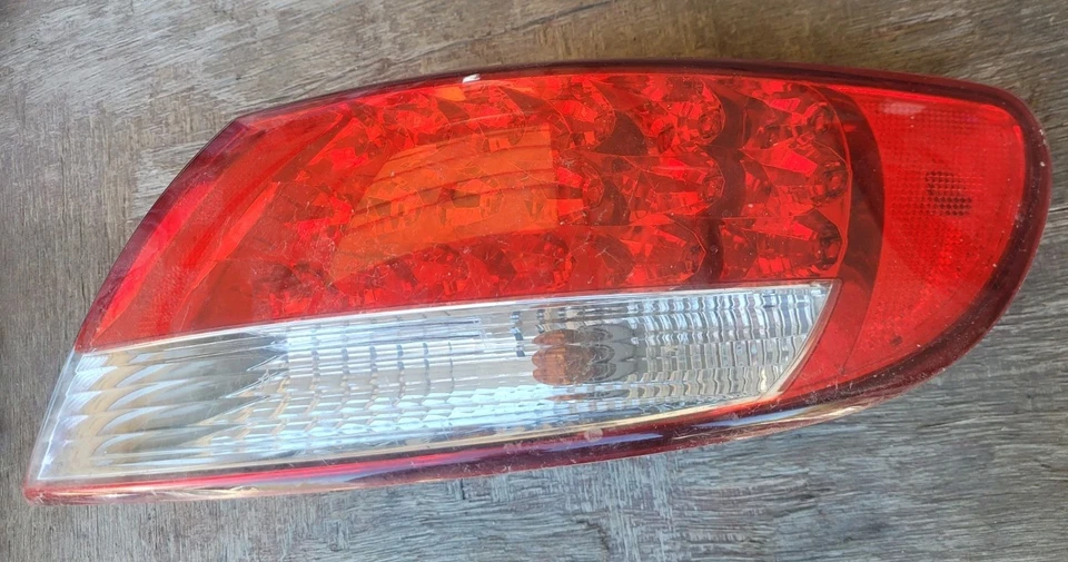 06-09 Luz trasera pasajero derecho Hyundai Azera OEM 3610143 Foto 2 de 4