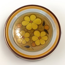 Daisydale 12-inch round  plate, made in Japan by Acsons in the 1960s or 1970s.