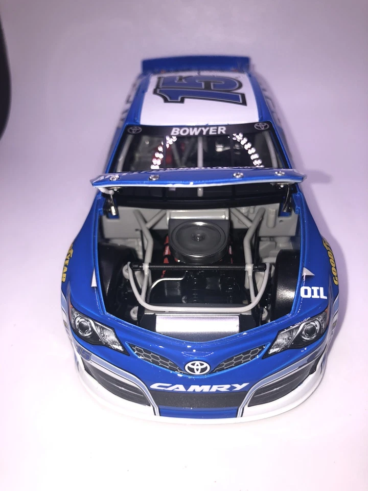 Clint Bowyer #15 PEAK Antifreeze 2014 Toyota Camry 1/24 NASCAR Diecast - Image 4 of 4