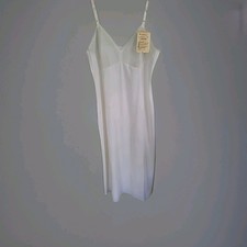 NWT Vintage Vanity Fair 1960's Slip Size 32 White/Ivory BEAUTIFUL Rn 86026
