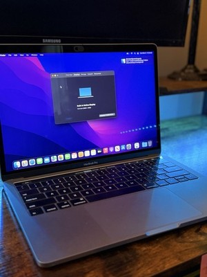 Apple MacBook Pro 13  2016 i7 3.3GHz 16GB RAM 1TB SSD Touch Bar Space Gray