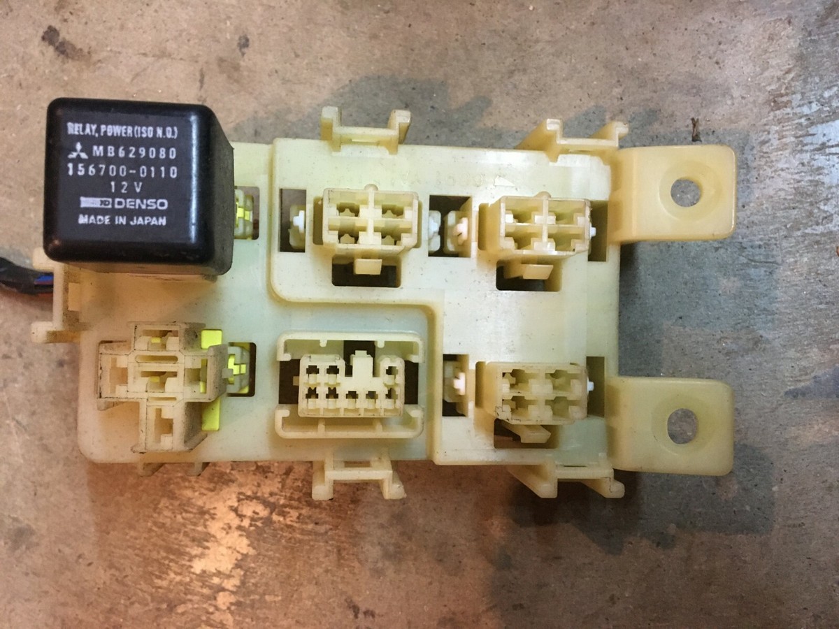 92 93 94 1992 MITSUBISHI EXPO RELAY JUNCTION BOX UNDER DASH