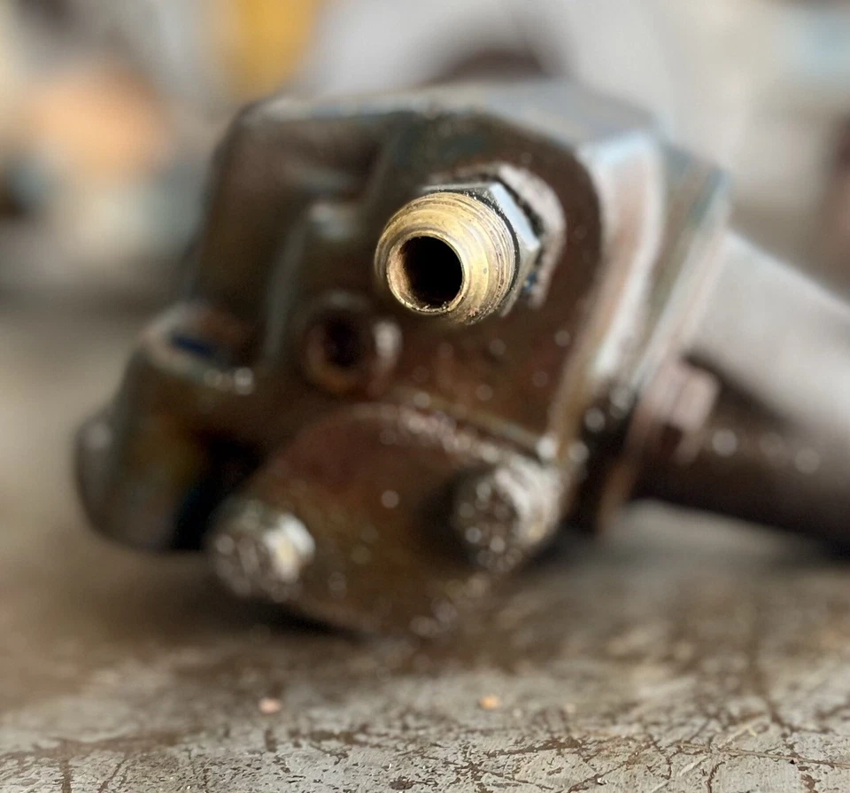 Carcasa termostato serie Detroit 53 5123247 con codo de bomba de agua 5125451  Foto 3 de 4