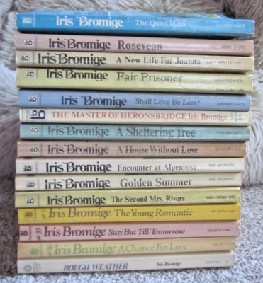 IRIS BOMIGE VINTAGE ROMANCE BOOK LOT / 15 PB / 7'' x 4-1/4''