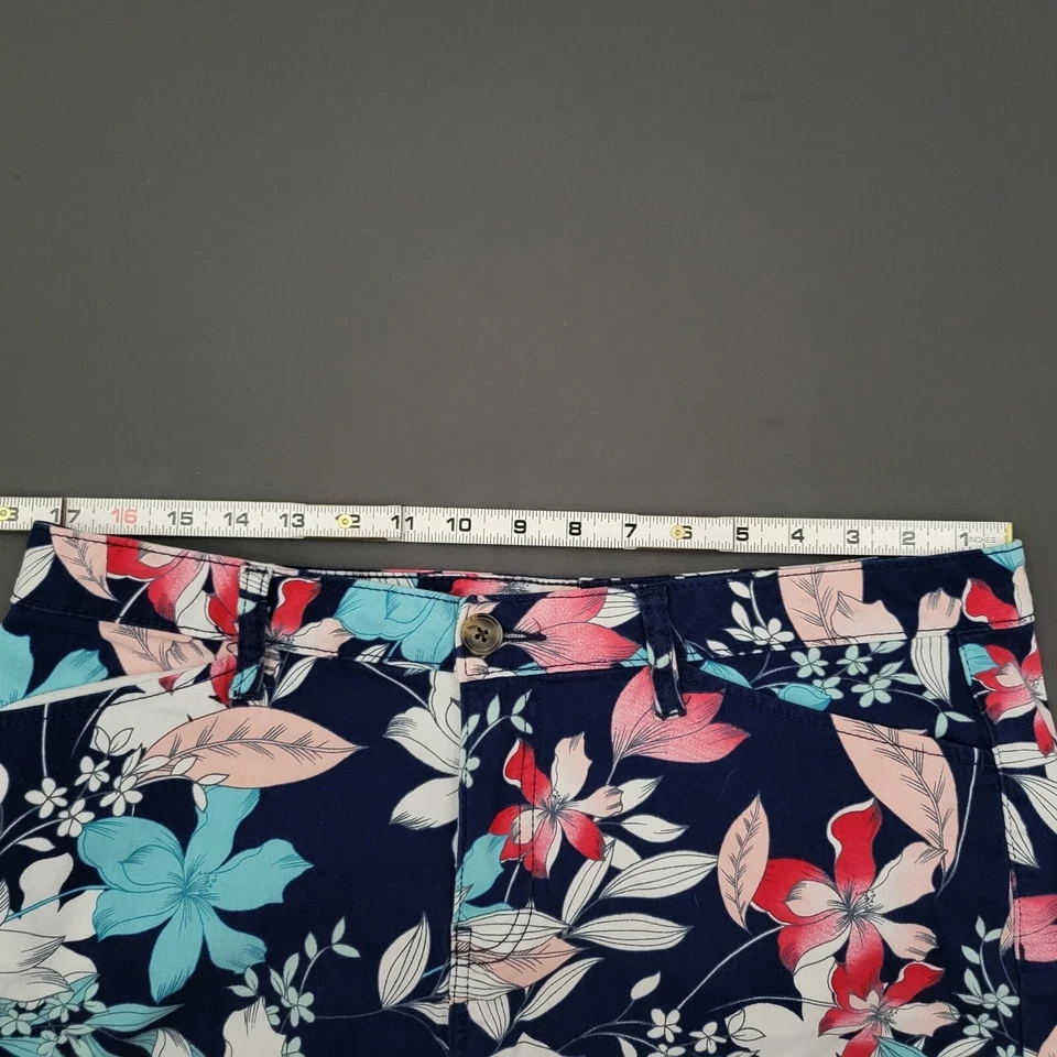 Шорты женские St Johns Bay 14 высокая посадка китайские 5 дюймов внутренний шов короткие цветочный темно-синий - Изображение 4 из 4