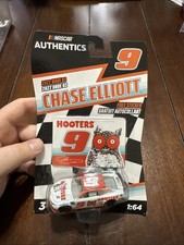 Lionel NASCAR Authentics 2022 Wave 3 Hooters Chase Elliott 9 1/64