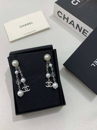 😍CHANEL Silver Hardware Crystal Inlaid CCS Pearl Earrings 24C - Picture 4 of 6