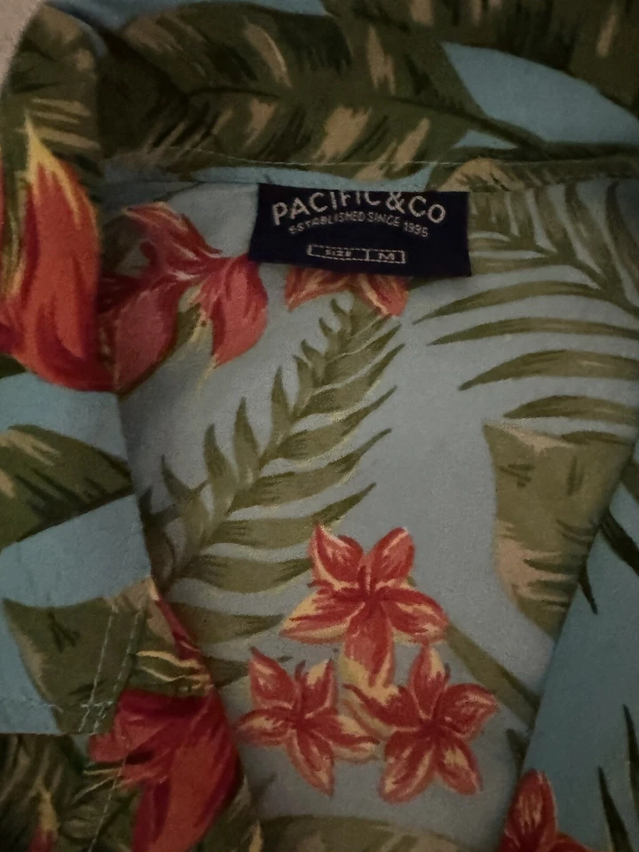 Pacific & Co. Men's Hawaiian Tropical Short Sleeve Size Medium  Button Shirt - Image 2 of 4