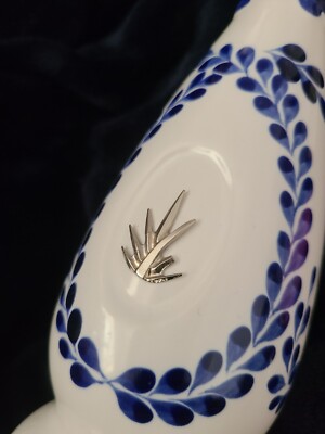Clase Azul Tequila Reposado Pottery Hand Painted White/Blue 750 ml