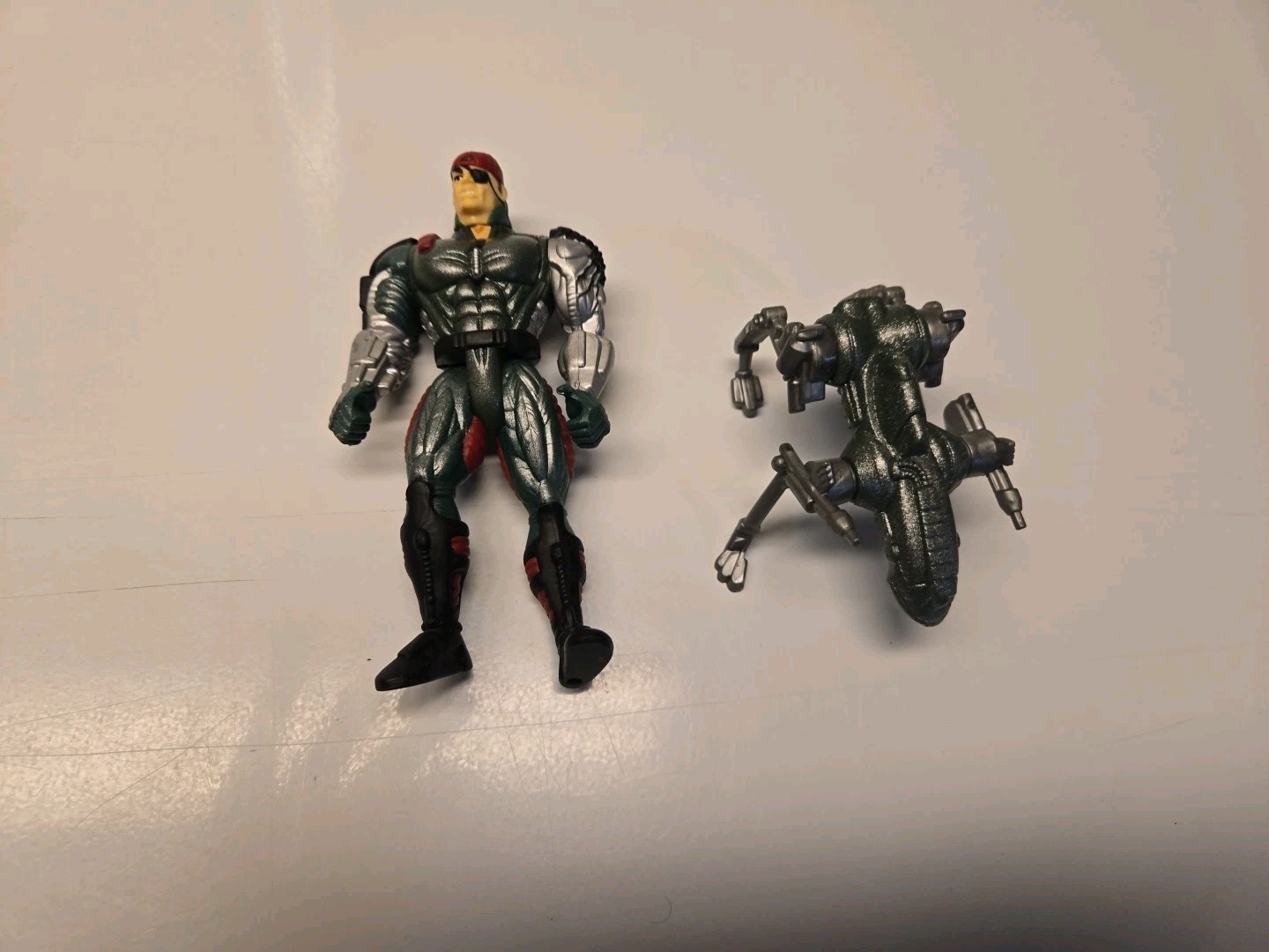 ALIENS Hive Wars Corporal Hicks figure with Cyborg Dog Loose Kenner 1998